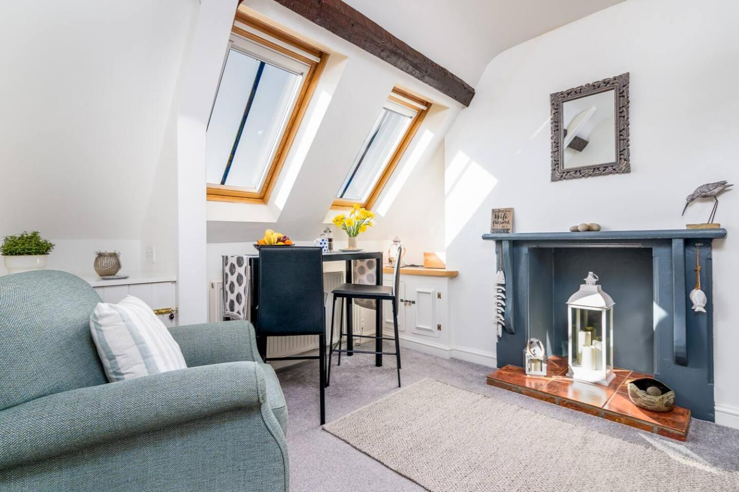The Look Out Characterful Apartment Уитби Экстерьер фото